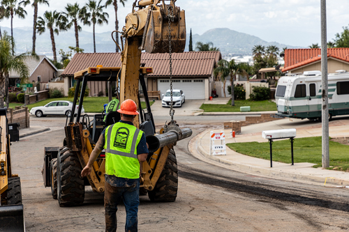 District staff installing a new water main on Oakridge Court.